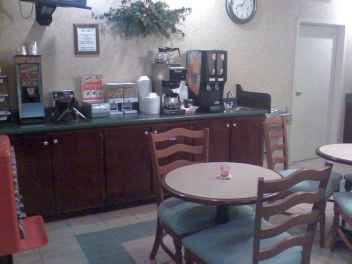 Deerfield Inn And Suites Steele Εξωτερικό φωτογραφία