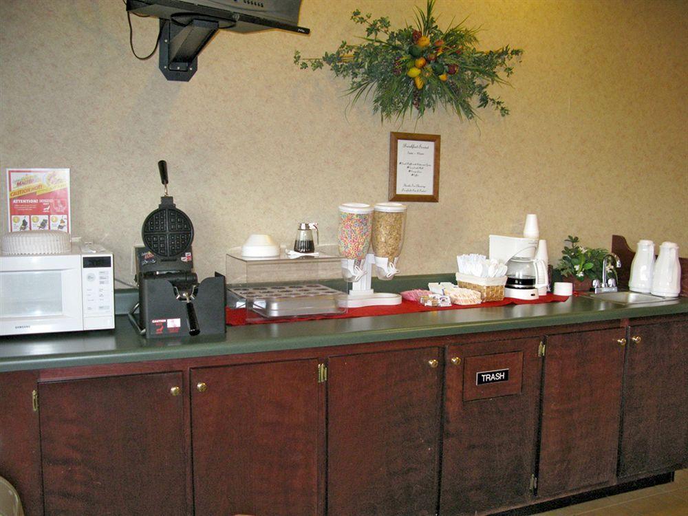 Deerfield Inn And Suites Steele Εξωτερικό φωτογραφία